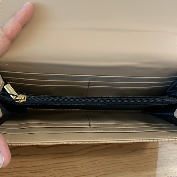 London Fog Lara Lizard Flap Wallet - Picture 4 of 7